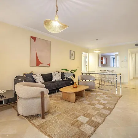 Casa de Férias 5 Min To Banus, Pools, Hot Tub, Parking