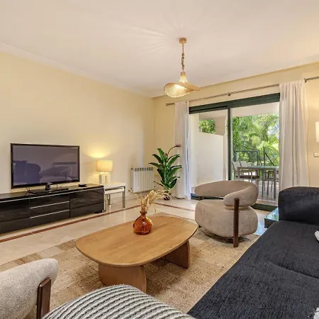 5 Min To Banus, Pools, Hot Tub, Parking Casa de Férias Marbella