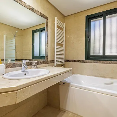 5 Min To Banus, Pools, Hot Tub, Parking Marbella
