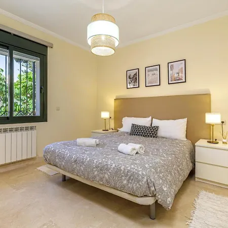 Casa de Férias 5 Min To Banus, Pools, Hot Tub, Parking