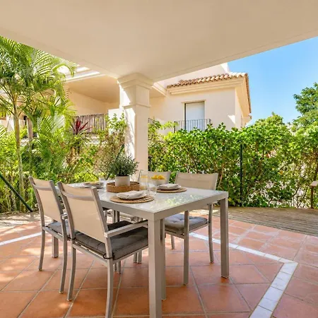 5 Min To Banus, Pools, Hot Tub, Parking Casa de Férias Marbella