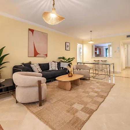 5 Min To Banus, Pools, Hot Tub, Parking Casa de Férias Marbella