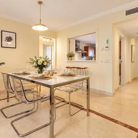 Casa de Férias 5 Min To Banus, Pools, Hot Tub, Parking *