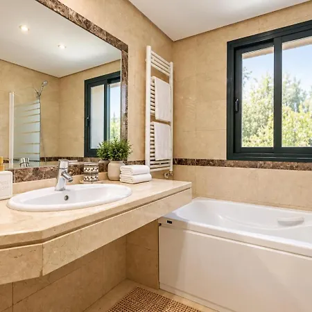 5 Min To Banus, Pools, Hot Tub, Parking