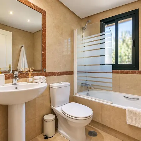 Casa de Férias 5 Min To Banus, Pools, Hot Tub, Parking Marbella